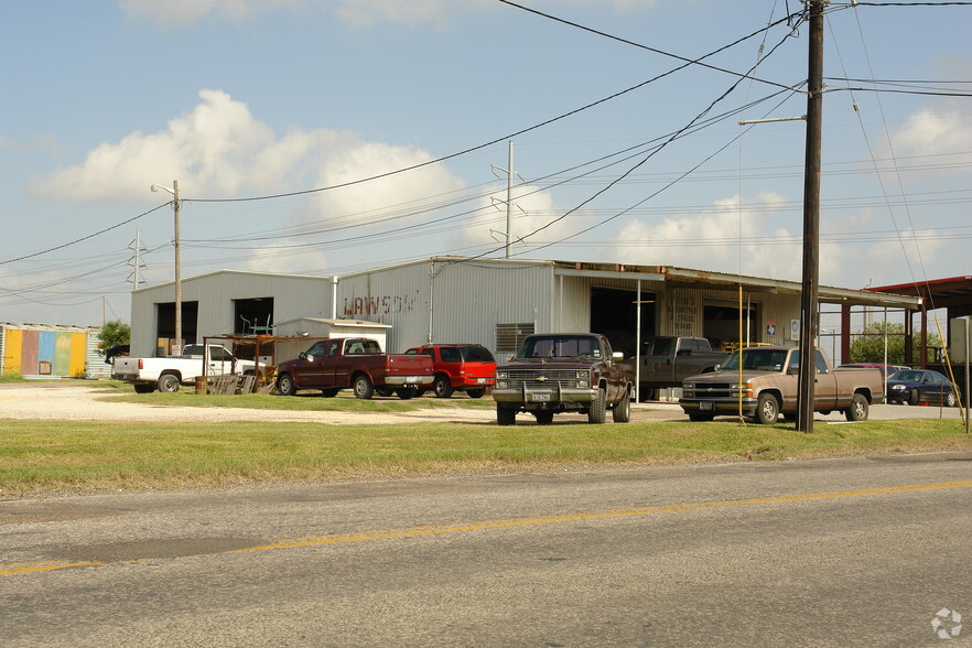 549 N Navigation Blvd, Corpus Christi, TX à vendre - Photo du bâtiment - Image 2 de 2