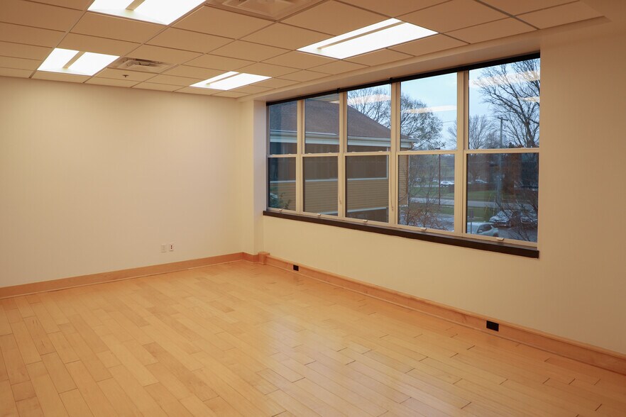 4301 Canal Ave SW, Grandville, MI à vendre - Photo du bâtiment - Image 3 de 9