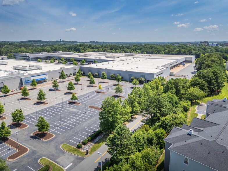 7345 IBM Dr, Charlotte, NC à louer - Photo du bâtiment - Image 2 de 6