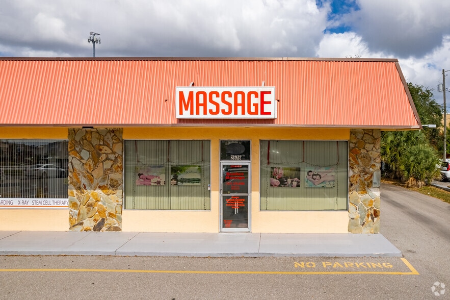 2550-2576 Sunset Point Rd, Clearwater, FL for lease - Building Photo - Image 3 of 15