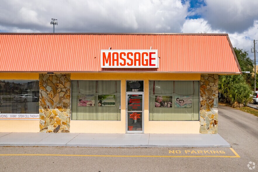 2550-2576 Sunset Point Rd, Clearwater, FL à louer - Photo du bâtiment - Image 3 de 15