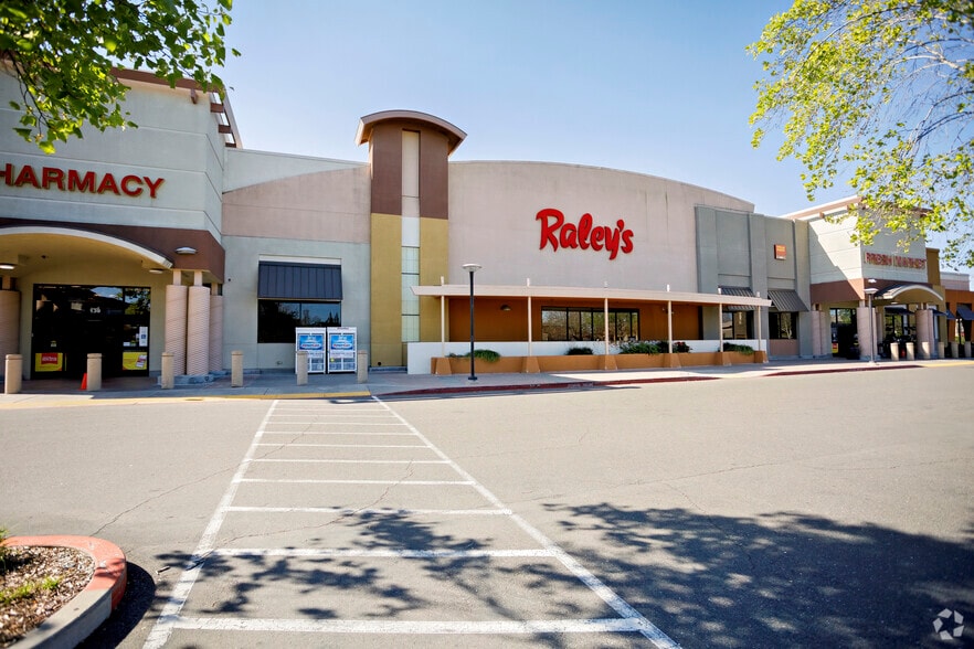 3020 Floyd Ave, Modesto, CA for lease - Primary Photo - Image 2 of 9