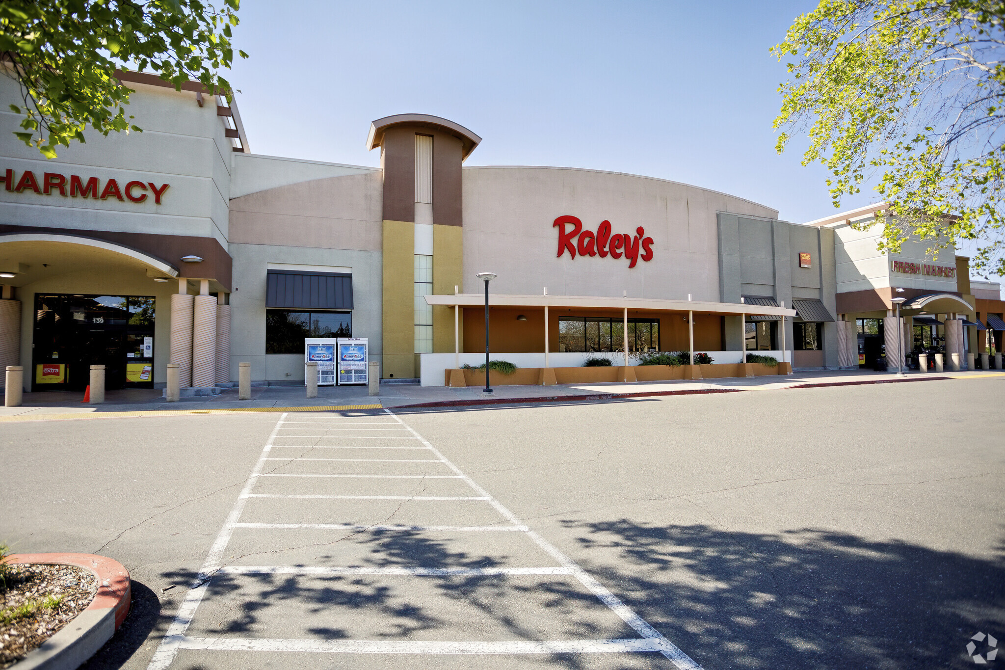 3020 Floyd Ave, Modesto, CA for lease Primary Photo- Image 1 of 8