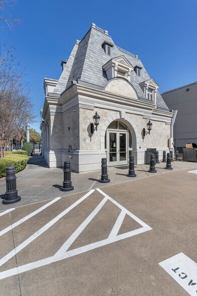 5800 W Northwest Hwy, Dallas, TX à vendre - Photo du bâtiment - Image 2 de 27