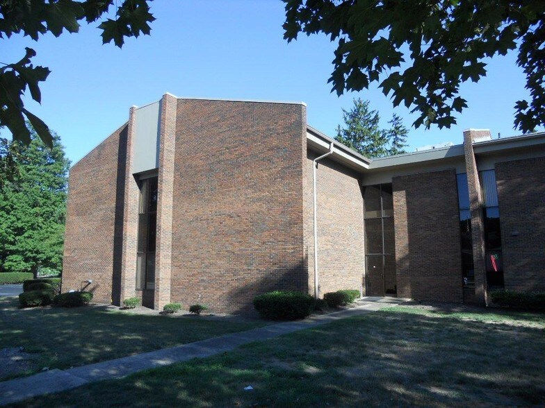 8224 Mentor Ave, Mentor, OH à louer - Photo du bâtiment - Image 2 de 28