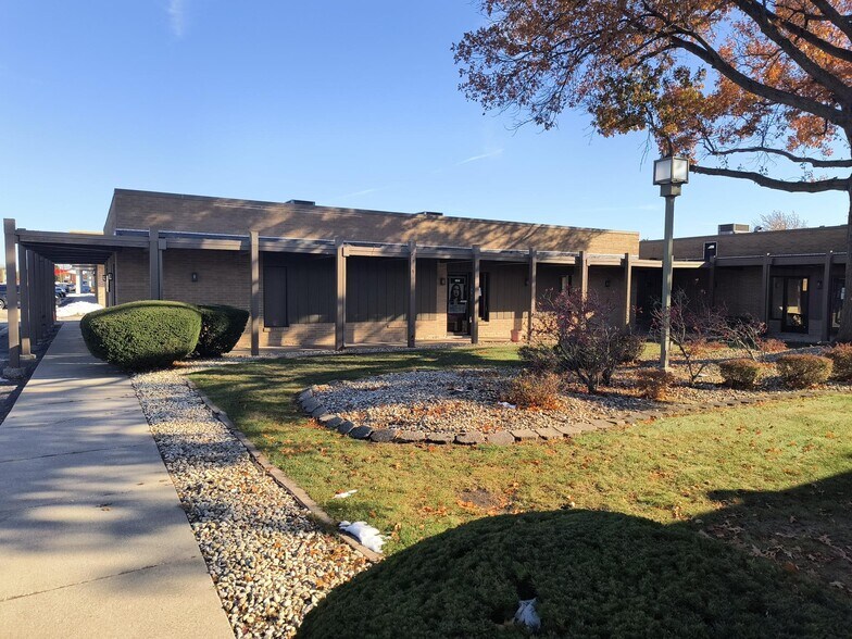 1640-1646 45th St, Munster, IN à vendre - Photo du bâtiment - Image 2 de 9