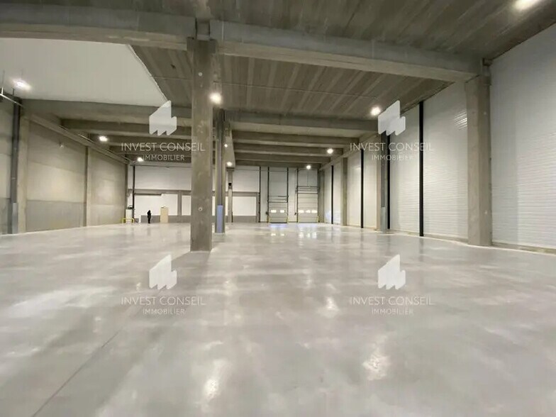 Flex dans Nanterre à louer - Photo du bâtiment - Image 3 de 9