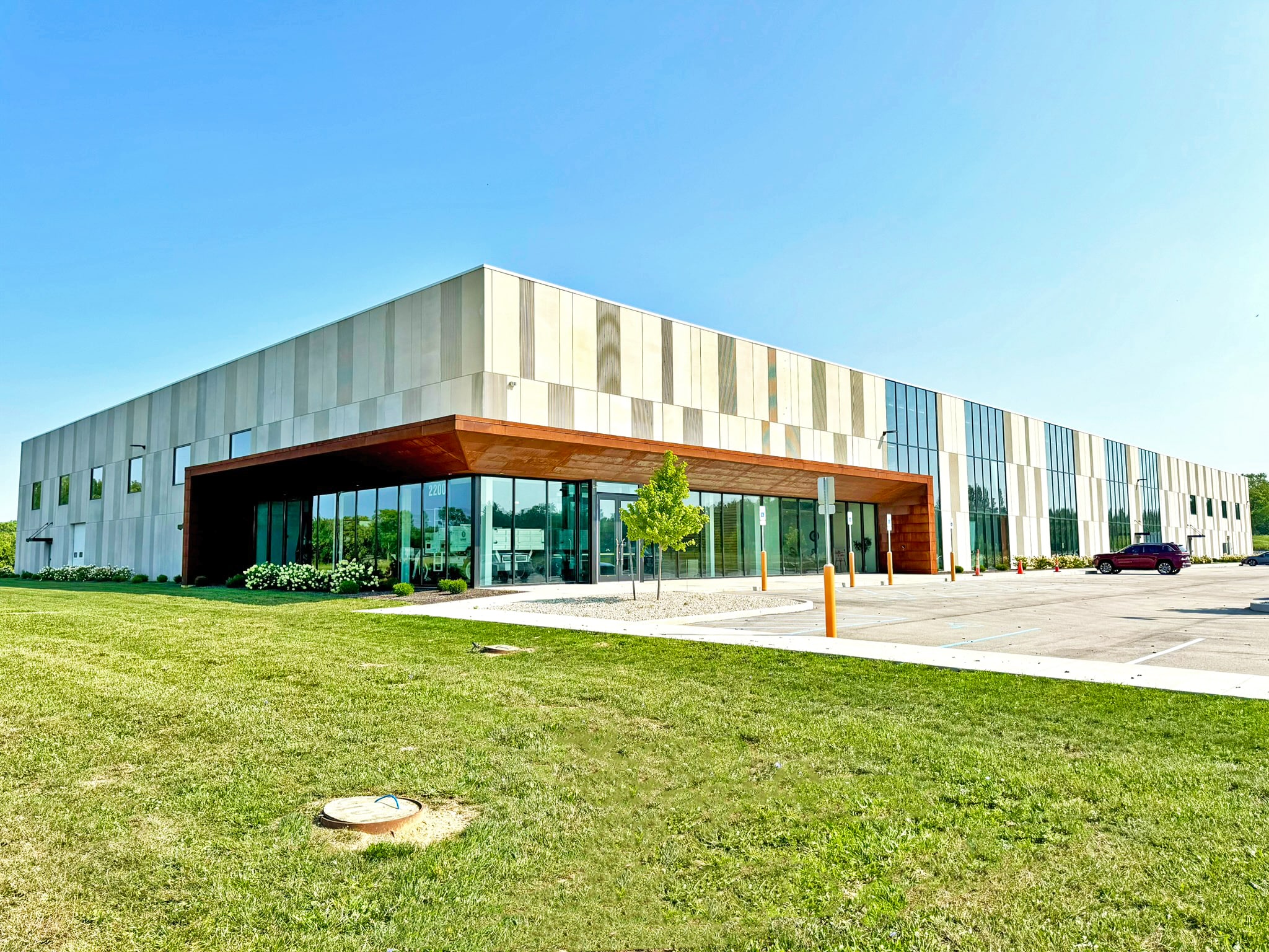 2220 E Bunch Blvd, Muncie, IN for sale Building Photo- Image 1 of 26