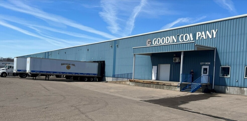 5205 Foundry Cir, Saint Cloud, MN for sale - Building Photo - Image 2 of 12