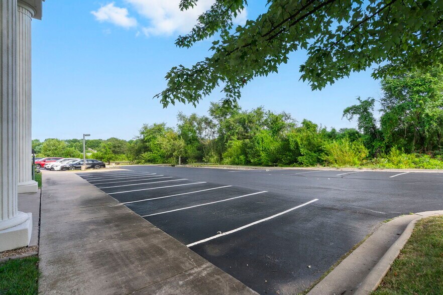 909 E Republic Rd, Springfield, MO à louer - Photo du bâtiment - Image 3 de 48