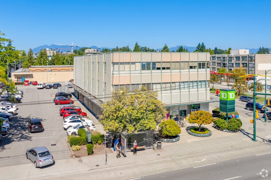 5655 Cambie St, Vancouver, BC à louer - Photo du bâtiment - Image 3 de 8