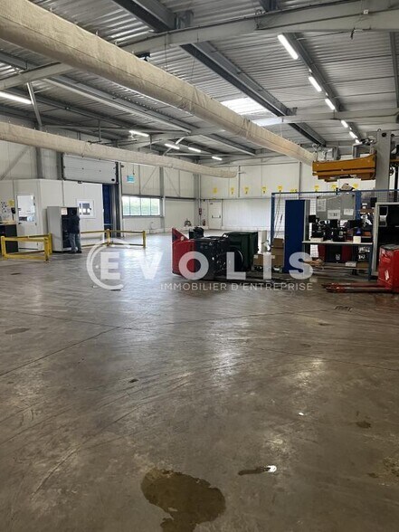 Flex in Châteaurenard for lease - Interior Photo - Image 3 of 8
