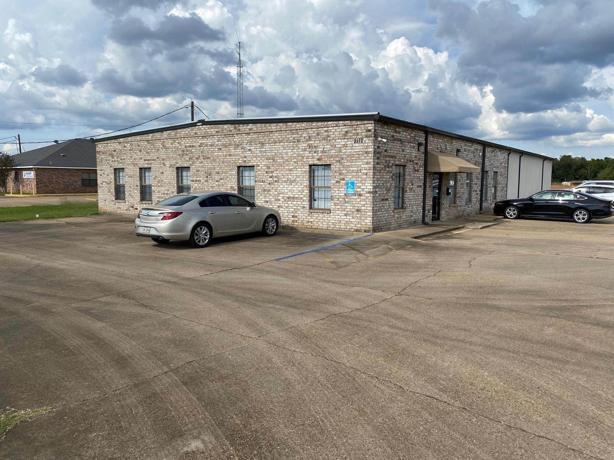 2112 N Bolton Ave, Alexandria, LA for sale Primary Photo- Image 1 of 38