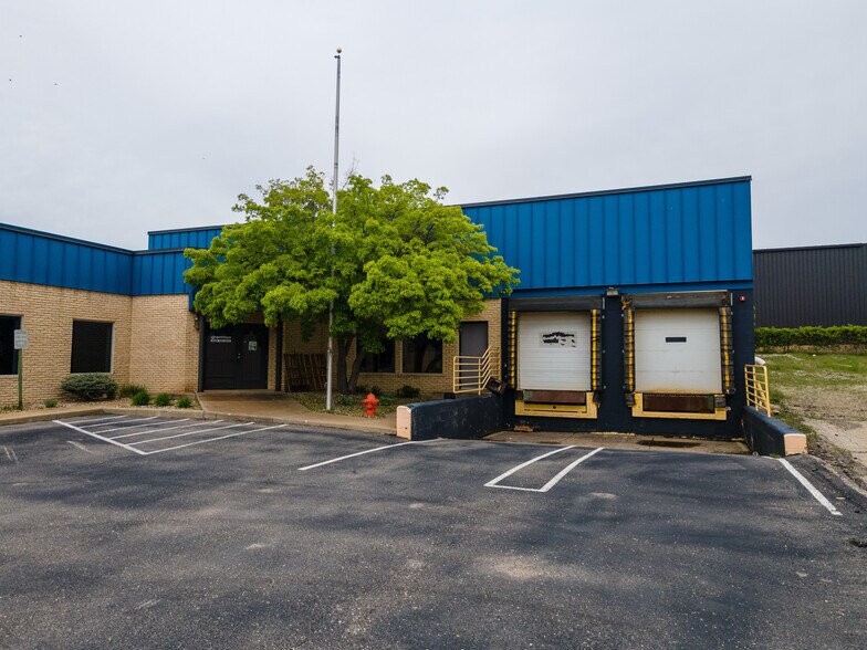 1304 Valleyhigh Dr NW, Rochester, MN à vendre - Photo du bâtiment - Image 3 de 70