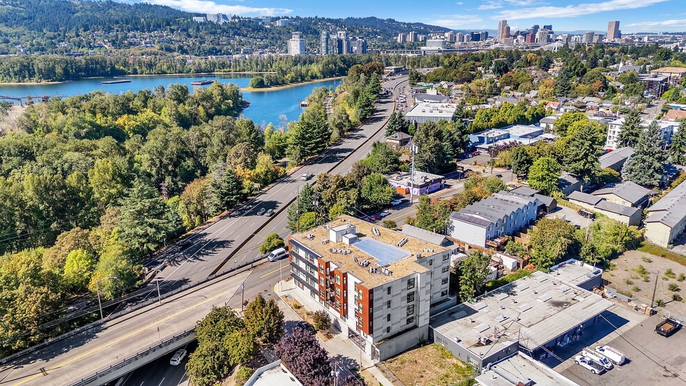 4780 SE Milwaukie Ave, Portland, OR for sale - Building Photo - Image 2 of 78