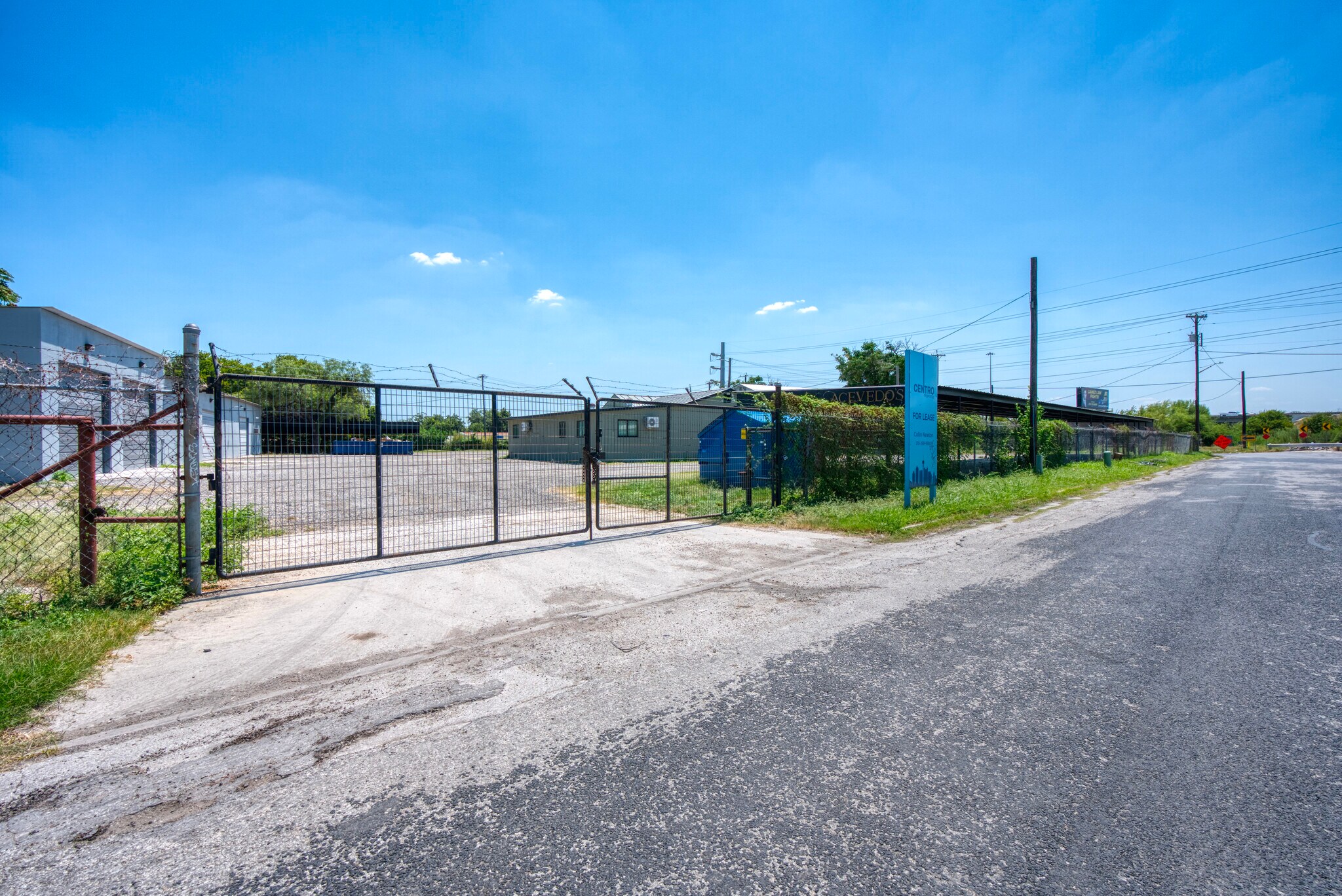 1402 Hoefgen Ave, San Antonio, TX for lease Building Photo- Image 1 of 15