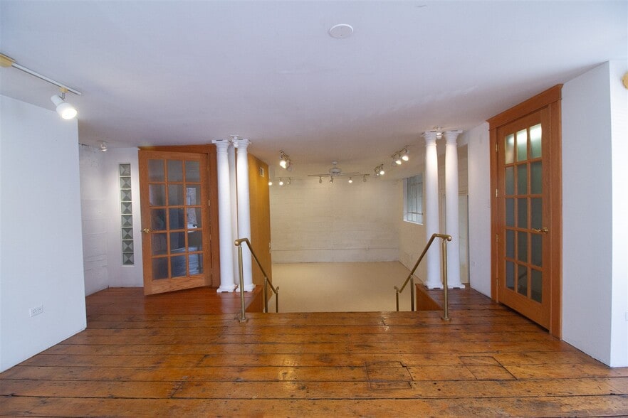 221 DuPage St, Elgin, IL for lease - Interior Photo - Image 3 of 7