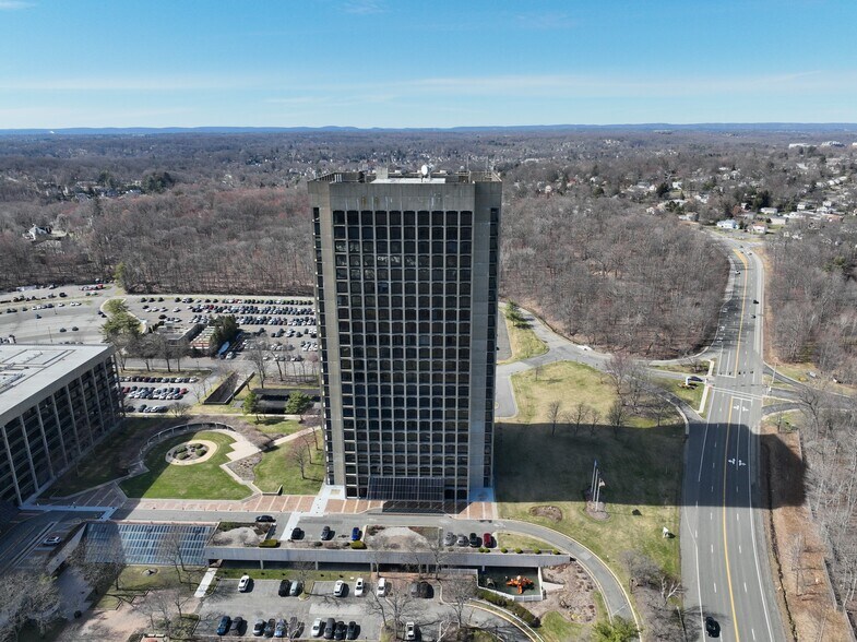 1 Blue Hill Plz, Pearl River, NY à louer - Communauté Matterport - Image 3 de 45