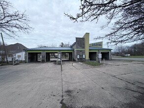 925 Nichol Ave, Anderson, IN for lease Building Photo- Image 2 of 5