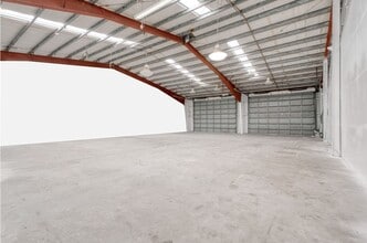 2200 Three Lakes Rd SE, Albany, OR for lease Interior Photo- Image 2 of 16