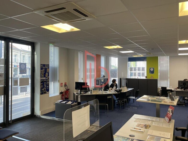 Office in Bordeaux for lease - Interior Photo - Image 3 of 5