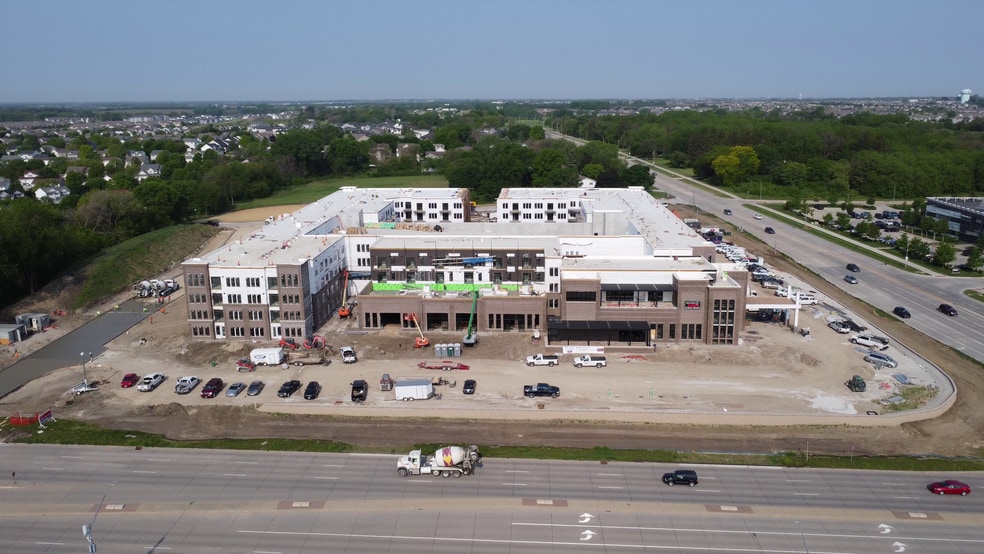 950 Jordan Creek Pky, West Des Moines, IA à louer - Photo du bâtiment - Image 3 de 18