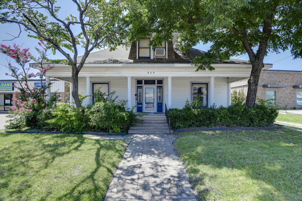 609 Ferris Ave, Waxahachie, TX à vendre Photo principale- Image 1 de 32