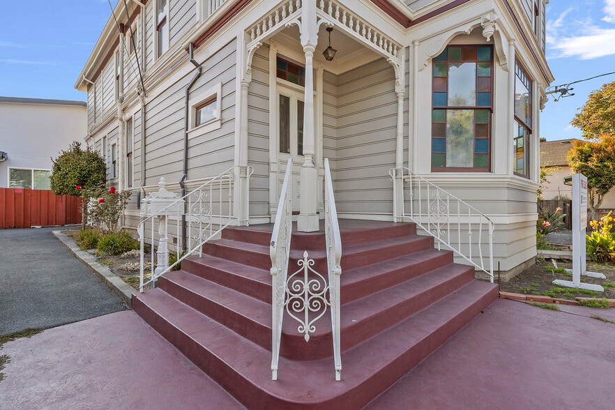 2242 Washington Ave, San Leandro, CA for sale - Building Photo - Image 2 of 11
