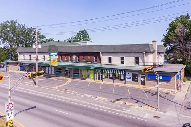 Plus de détails pour 84 Boul Harwood, Vaudreuil-dorion, QC - Commerce de détail à vendre