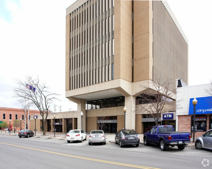 900-910 Massachusetts St, Lawrence, KS à vendre - Photo du bâtiment - Image 2 de 3