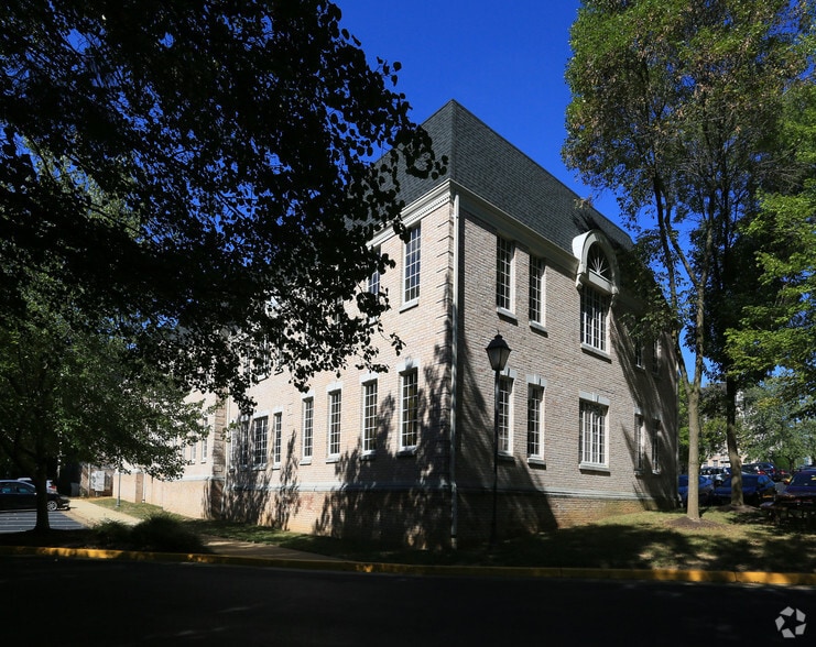 3919 Blenheim Blvd, Fairfax, VA for lease - Building Photo - Image 3 of 10