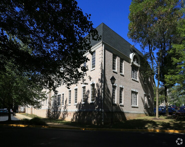 3919 Blenheim Blvd, Fairfax, VA à louer - Photo du bâtiment - Image 3 de 10