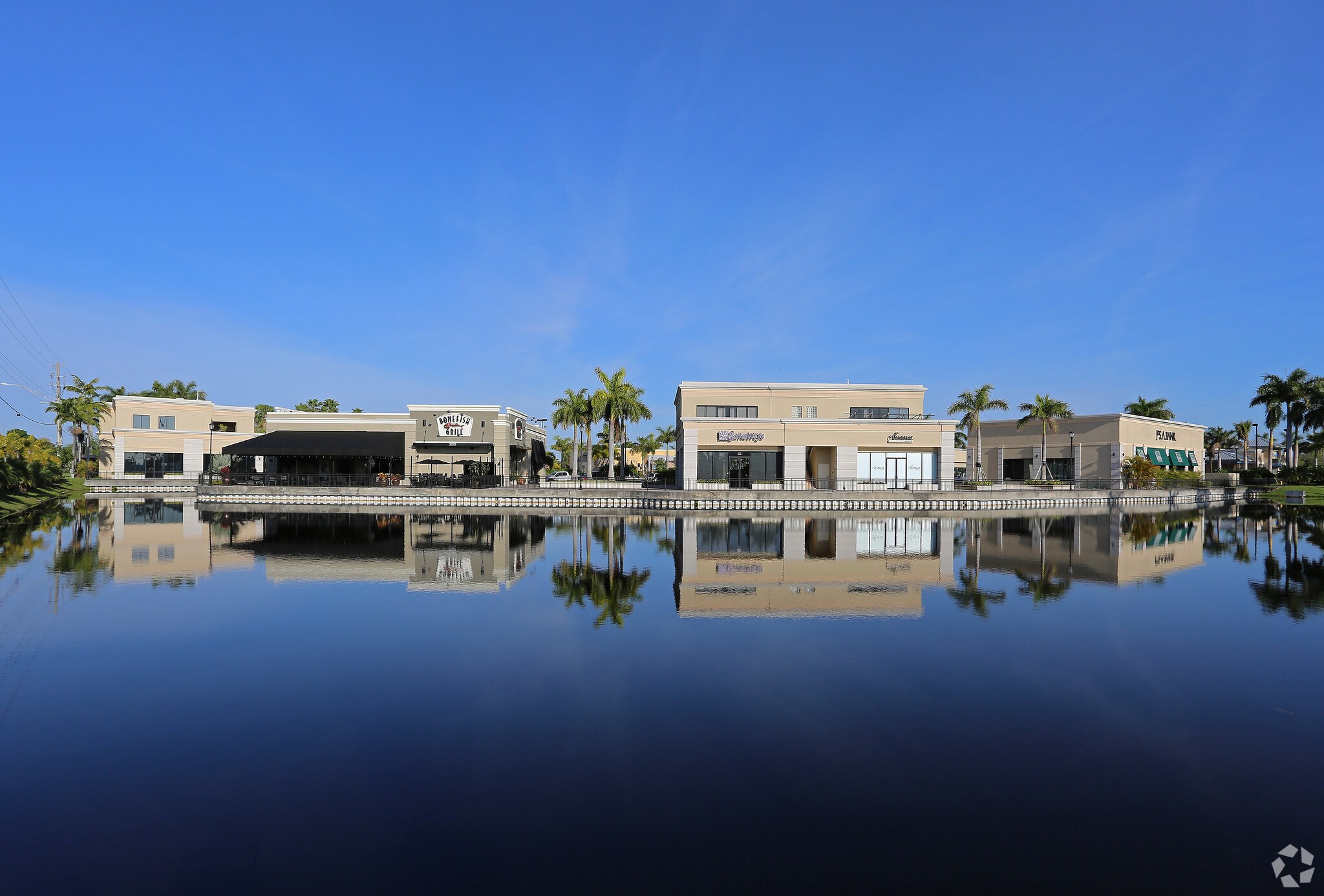 2089 Indian River Blvd, Vero Beach, FL à louer Photo du bâtiment- Image 1 de 14