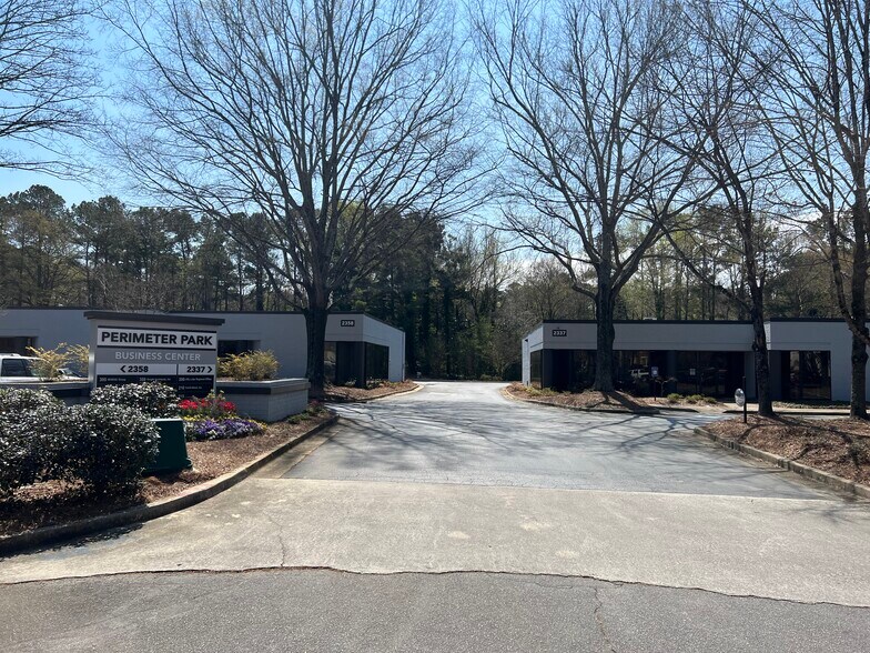 2337 Perimeter Park Dr, Atlanta, GA à vendre - Photo du bâtiment - Image 2 de 4