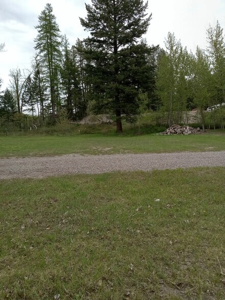 435 US-2 Hwy E, Columbia Falls, MT à louer - Photo du bâtiment - Image 1 de 4