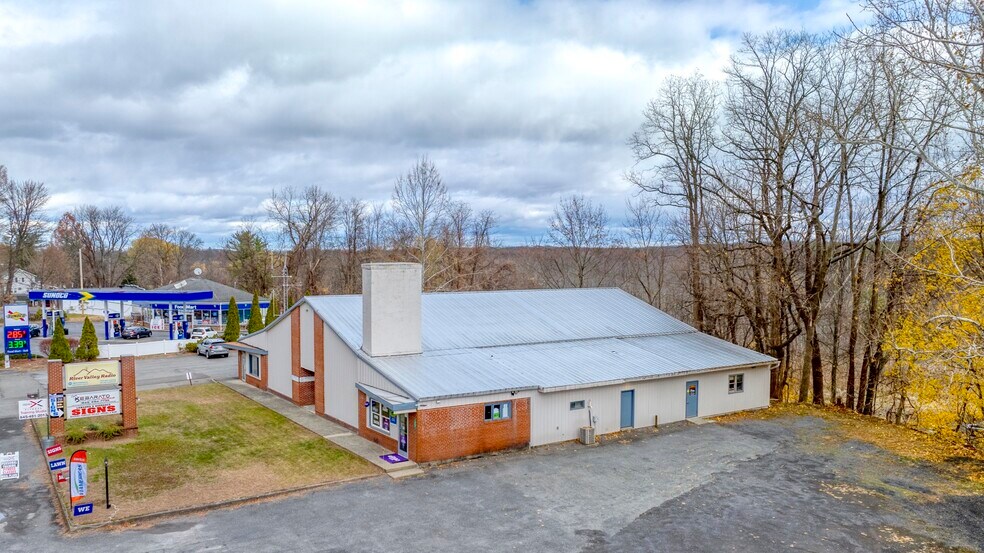 447 Broadway, Ulster Park, NY à vendre - Photo du bâtiment - Image 2 de 67