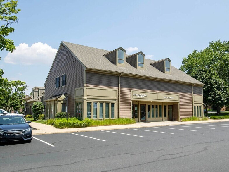 600 Eden Rd, Lancaster, PA à louer - Photo du bâtiment - Image 3 de 8