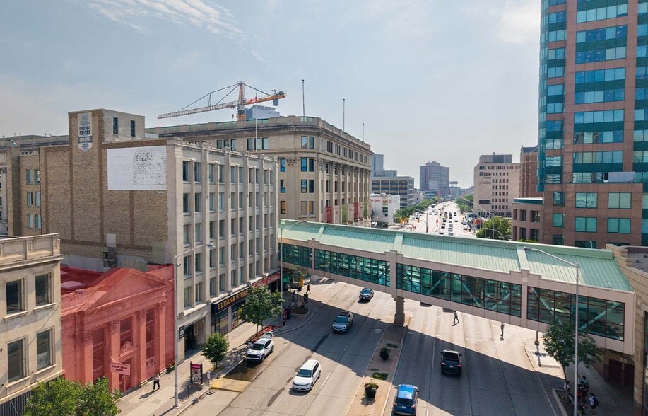 426 Portage Av, Winnipeg, MB for sale - Building Photo - Image 2 of 13