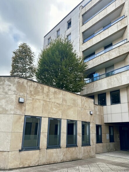 52 Rue Du Capitaine Guynemer, Courbevoie à vendre - Photo du bâtiment - Image 2 de 17