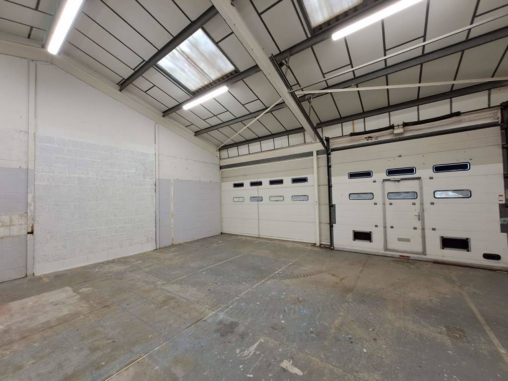 Acacia Clos, Leighton Buzzard for lease Interior Photo- Image 1 of 2