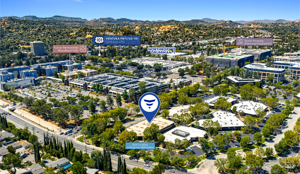 20931 Burbank Blvd, Woodland Hills, CA à vendre - Photo du bâtiment - Image 2 de 7