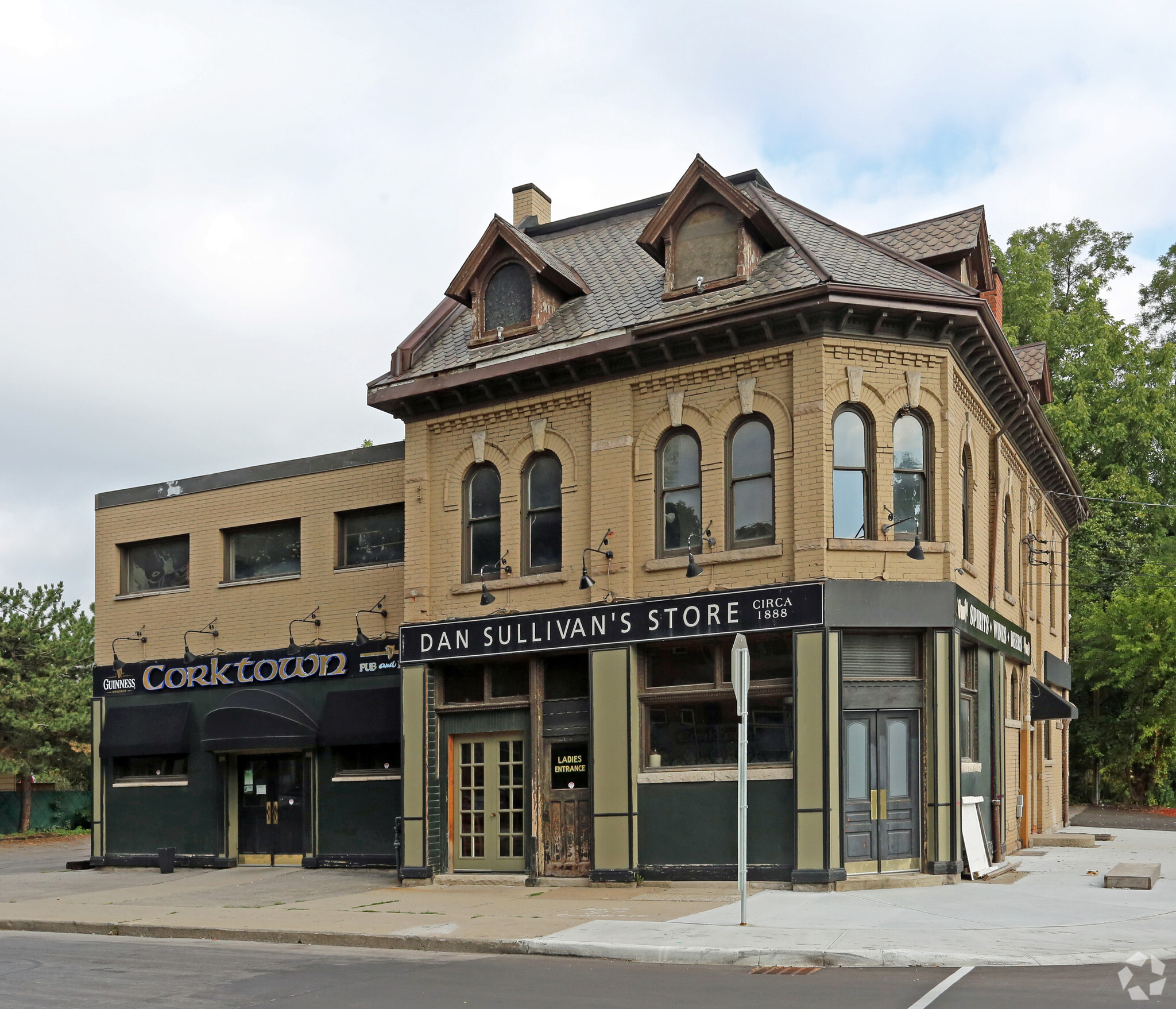 175 Young St, Hamilton, ON for sale Primary Photo- Image 1 of 1