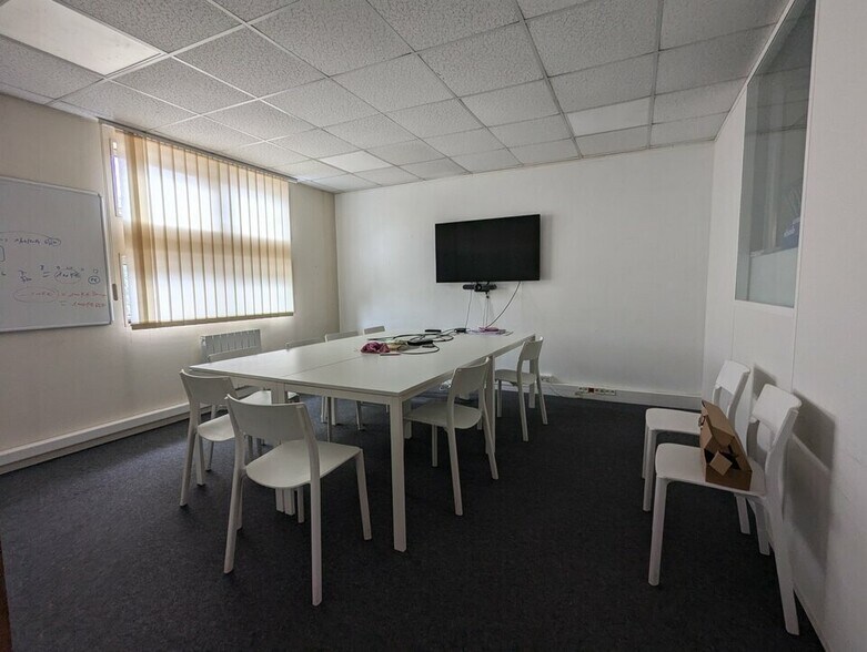 Office in Le Petit-Quevilly for lease - Interior Photo - Image 2 of 6