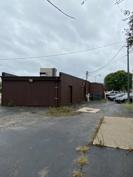 57 Ecorse Rd, Ypsilanti, MI for sale - Building Photo - Image 2 of 7