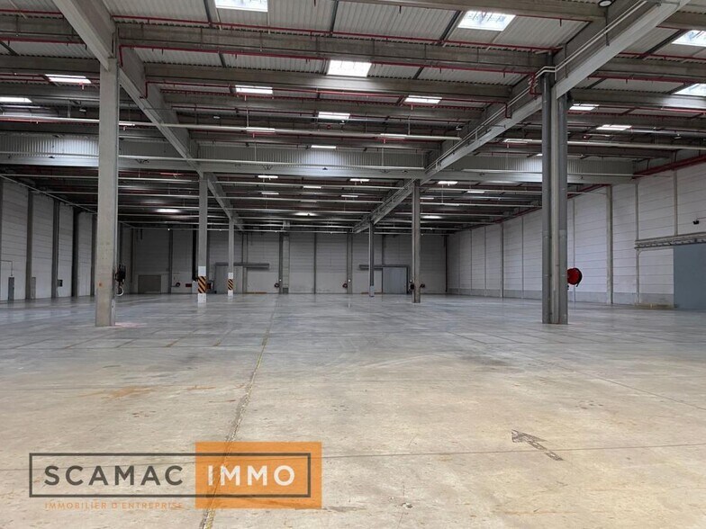 Industrial in Combs-la-Ville for lease - Interior Photo - Image 2 of 5