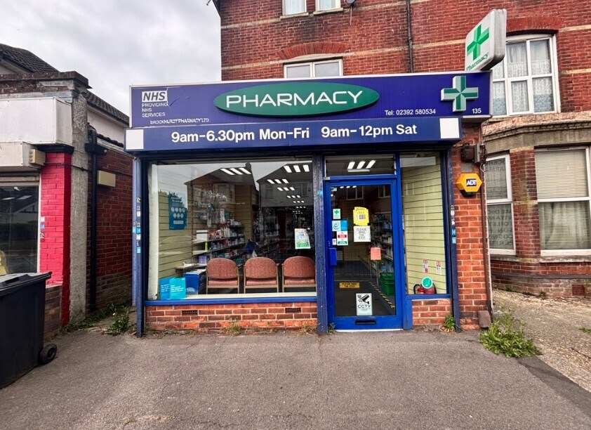 135 Brockhurst Rd, Gosport for lease Primary Photo- Image 1 of 2