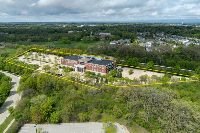 Plus de détails pour 265 Exchange Dr, Crystal Lake, IL - Bureau aux enchères