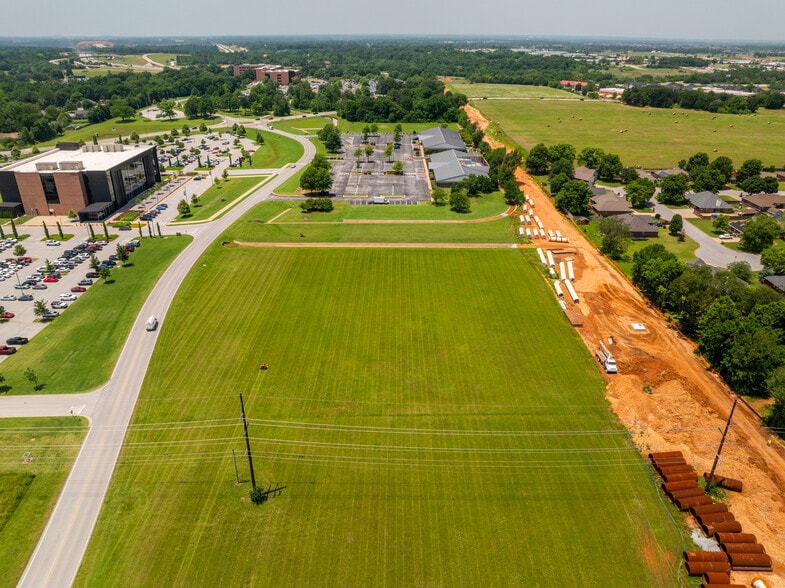 JB Hunt Corporate Dr, Lowell, AR for sale - Building Photo - Image 2 of 2