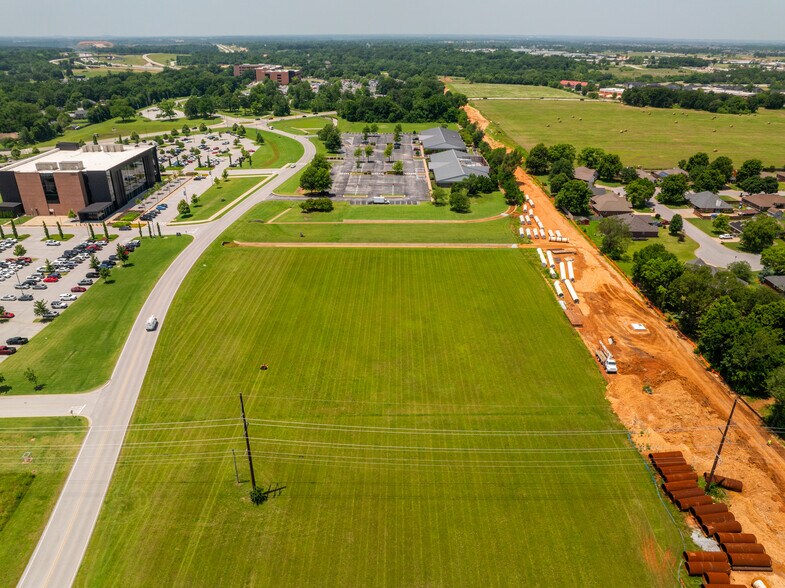 JB Hunt Corporate Dr, Lowell, AR à vendre - Photo du bâtiment - Image 2 de 2