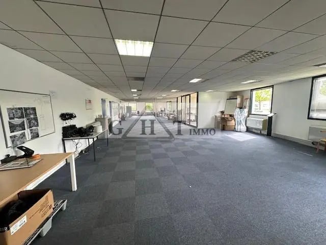 Office in Lisses for lease - Interior Photo - Image 3 of 10